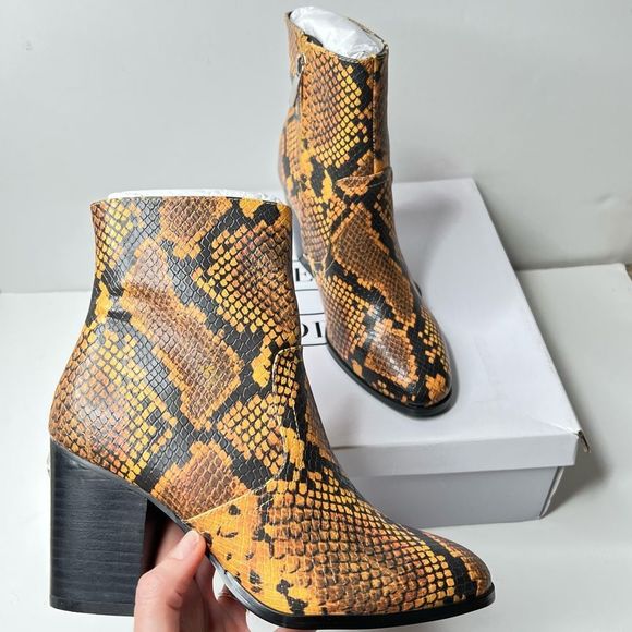 Steve Madden Womens Dallas Yellow Snake Ankle Boots Heels Size 6 New Boho - Picture 1 of 9